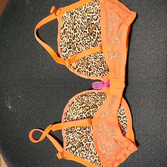 Two Victoria Secret Bras 34C - Picture 3 of 13